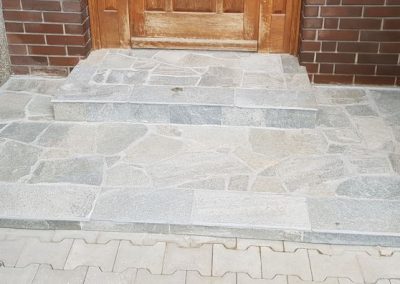 Stepenice i staze – lomljeni kamen