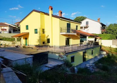 Terasa i staze oko kuće